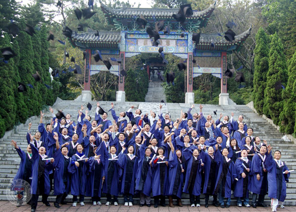 香港亚洲商学院大陸管理中心2011屆畢業學員合影