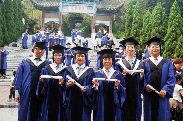 香港亚洲商学院大陸管理中心2011屆香港藝美達集團畢業學員合影
