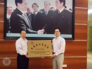 大陸教學中心廣州分教點挂牌 羅向東處長與程耿敦校長合影